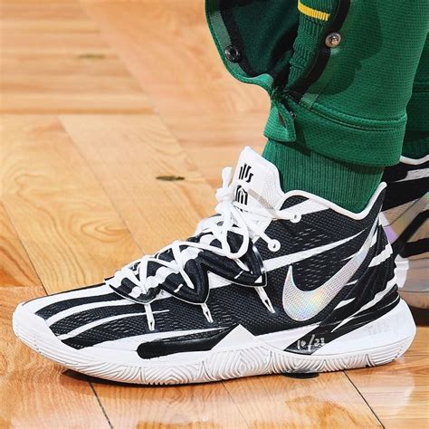 Bleacher Report Kicks On Instagram Kyrieirving With A New Nike Kyrie