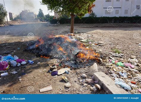 Plastic Burning,Pollution,Plastic Fire Releases Dangerous Chemicals ...