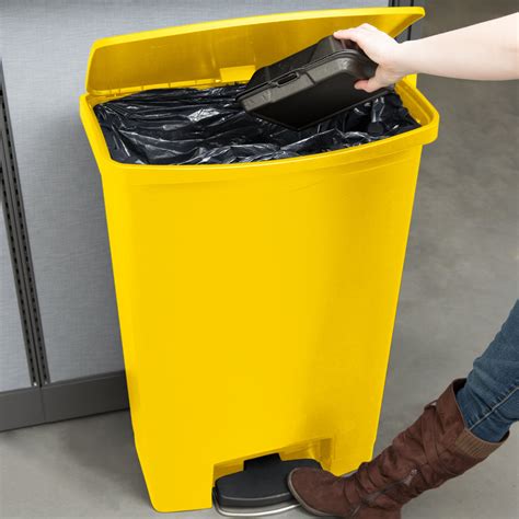 Rubbermaid Slim Jim Resin Yellow Front Step On Trash Can With