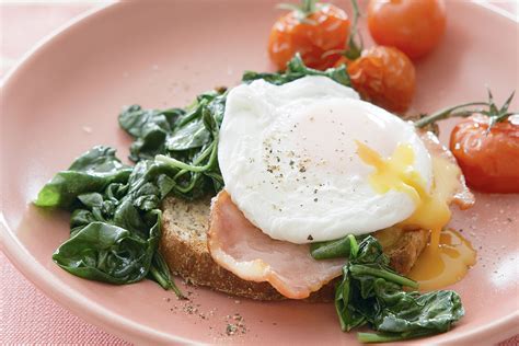 Poached Eggs With Spinach Bacon