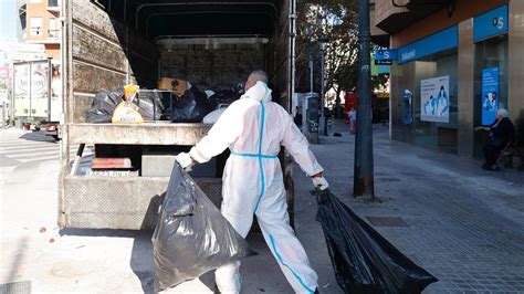 SÍNDROME DE DIÓGENES Retiran 260 kilos de basura de un piso de la