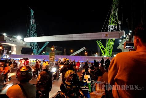 Pemasangan Girder Beton Flyover Kopo Foto Tribunnews