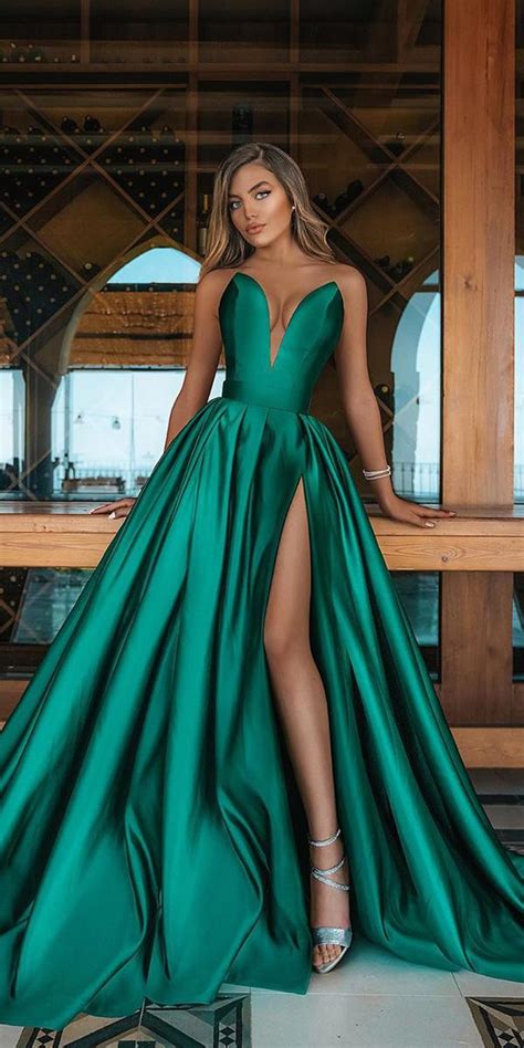 Green Wedding Dresses: 12 Ideas For Non-Traditional Bride