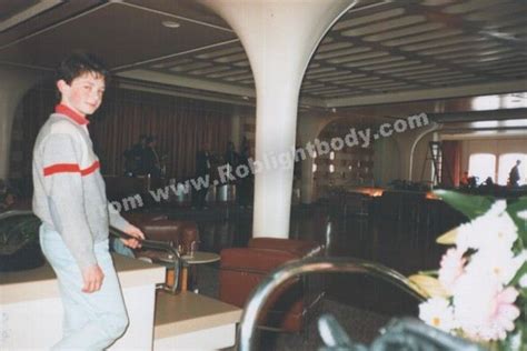 QE2 April 1987 Interior Photos - Roblightbody dot com