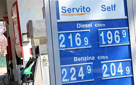 Caro Benzina I Distributori Annunciano La Serrata Basta Fango