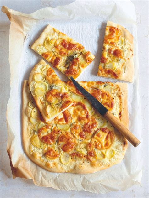 Recette De Pizza Pommes De Terre Scamorza Marie Claire