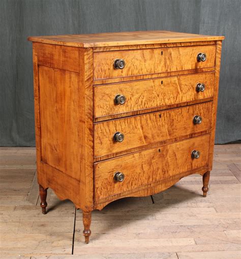 Lot ANTIQUE BIRDSEYE MAPLE CHEST OF DRAWERS