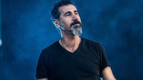 Serj Tankian refleja su trayectoria musical y política en su nuevo