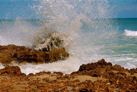 图片素材 海滩 滨 性质 砂 岩 地平线 阳光 早上 支撑 浪潮 夏季 悬崖 泡沫 冲浪 溅 蓝色 地形