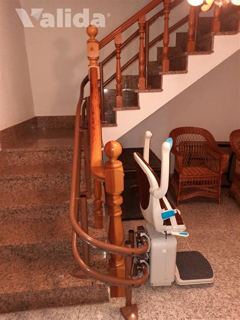 Silla salvaescaleras SOCIUS para rellanos intermedios en Riós