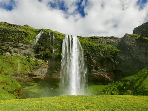 Tips For Visiting Iceland's Majestic Seljalandsfoss | One Girl, Whole World