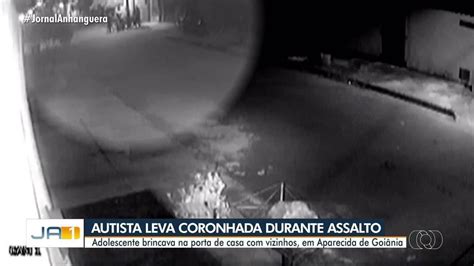 Adolescente autista é agredido durante assalto na porta de casa em