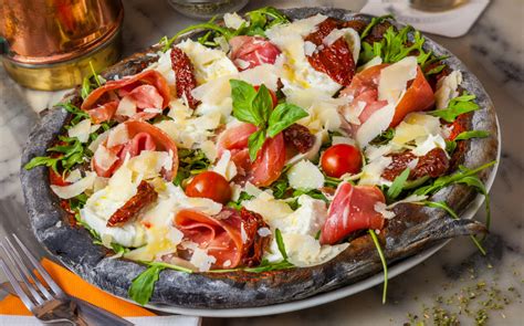 This Black Pizza Dough Isn T Burnt It S Detoxing You With Activated