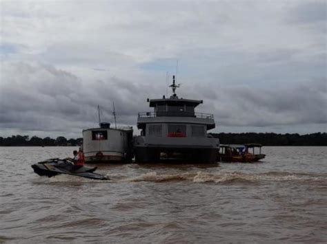 Fuerzas Armadas Inspeccionan El Tr Fico Fluvial En La Frontera De