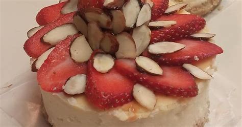 Mini Cheesecakes Topped With Strawberries And Almonds Ts For Friends Imgur