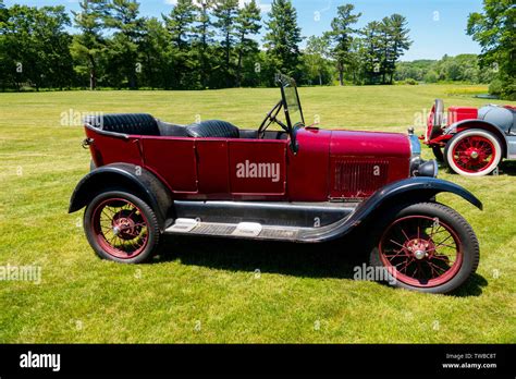 Ford Model T Production Hi Res Stock Photography And Images Alamy