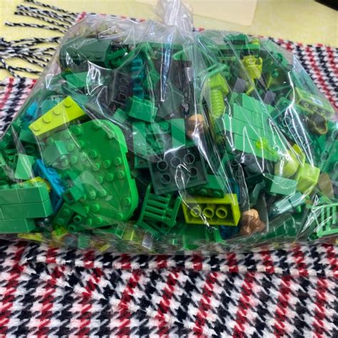 1kg of mixed green lego pieces