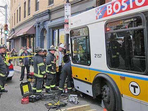 Families Blame Mbta Bus Driver For Fight Crash Cbs Boston