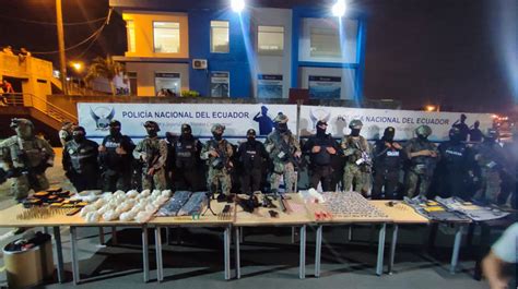 Fusiles explosivos y cocaína decomisados en operativo dinámico en Durán