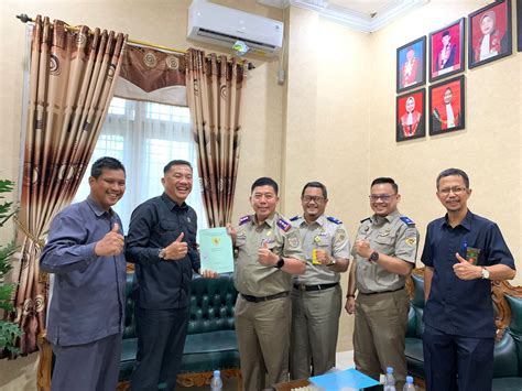 Penyerahan Sertifikat Tanah Hak Pakai Pengadilan Negeri Siak Sri