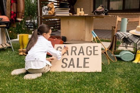 20 Creative Garage Sale Sign Ideas for Stand-Out Displays