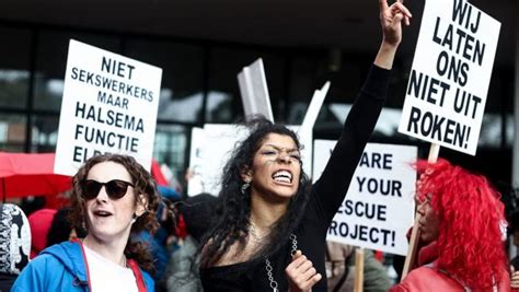 Kein Neues Erotik Zentrum Amsterdams Sex Arbeiterinnen Protestieren