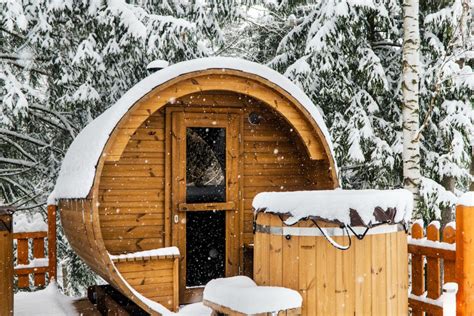 In Der Fasssauna Im Eigenen Garten Komfortabel Schwitzen