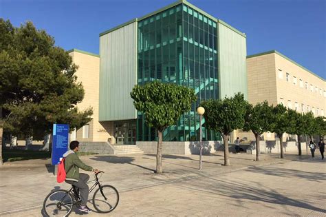 Filosofía y Letras en la Universidad de Alicante empresa y sociedad