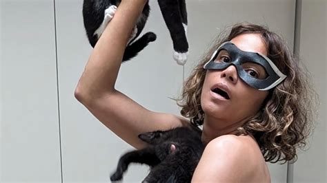 Halle Berry Posing Topless With Cats Is The Kind Of Cat Lady Energy I