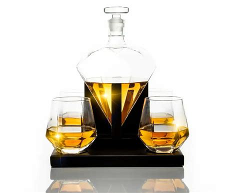 Don Vassie Diamond Shaped Decanter 850ml With 4 Matching Glasses And An Intrinsically Designed