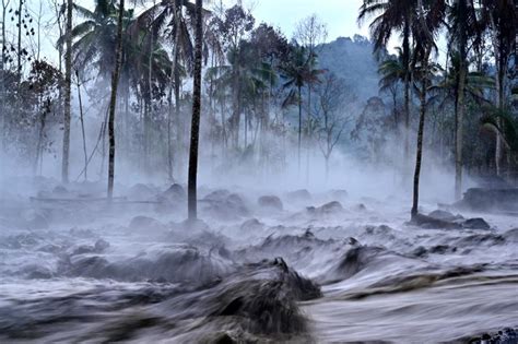 Dusun Di Lumajang Terisolasi Akibat Banjir Lahar Semeru