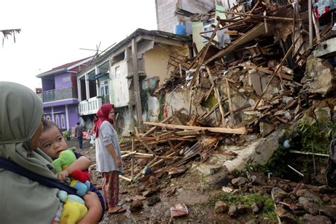 El Número De Muertos Por El Terremoto De Indonesia Aumenta A 252 A Medida Que Se Encuentran Más