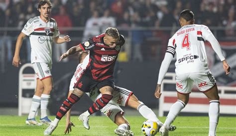 São Paulo x Flamengo onde assistir desfalques escalações e arbitragem