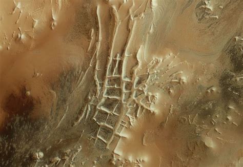 Eerie 'Spiders' Scattered Through Inca City on Mars Seen in Incredible ...