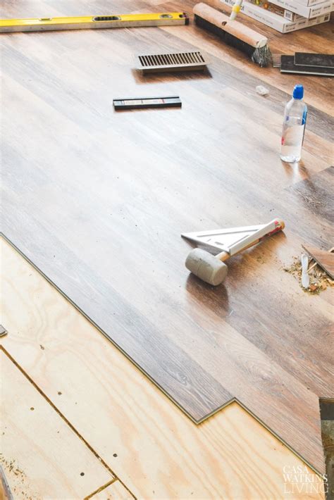 How To Install Luxury Vinyl Plank Flooring Quick and Simple - Casa ...