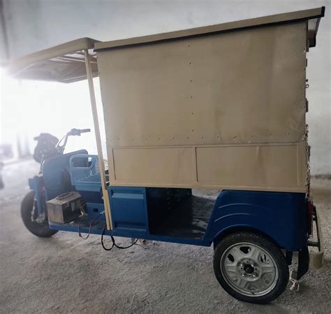 Blue Battery Operated E Rickshaw Loader Lithium At Rs Electric