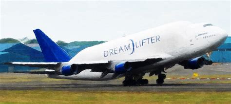 Boeing 747 Dreamlifter by Glatzenschlumpf on DeviantArt