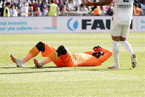 Football Ligue 1 Clermont Porte Plainte Et Donne Des Nouvelles De