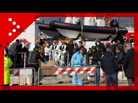 Migranti Sbarco A Messina Approdati In Oltre 200 Riviera Comunicazione