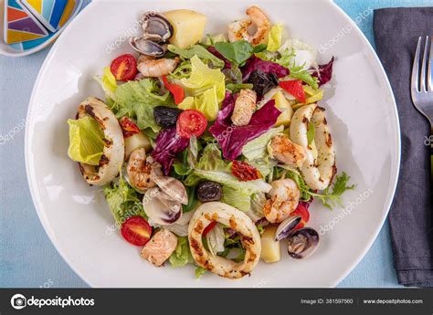 Salad Seafood Delicious Fresh Salad Prawns — Stock Photo © mc.atolye #381597560