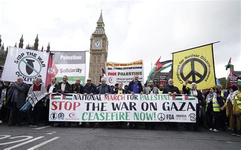 Tens of thousands of pro-Palestinian protesters in London urge ...