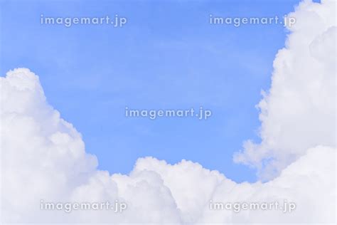 青空と夏の入道雲（積乱雲）の写真素材 143586367 イメージマート