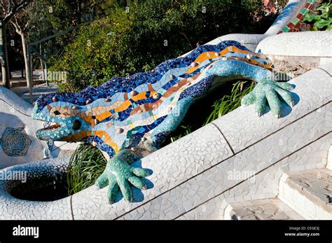 Il Drago Mosaico Fontana Di Antoni Gaudi Parc G Ell Barcellona In