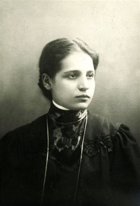 Meet Lise Meitner The Jewish Woman Who Escaped The Nazis And Later