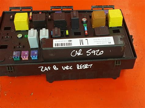 Vauxhall Astra H Zafira B Front Bcm Electric Uec Control Fuse Box 13268303 Lm Ebay