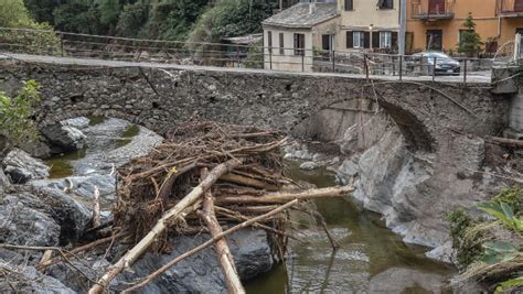 La Vallata Del Santuario Mostra Ancora Le Ferite Dellalluvione La Stampa