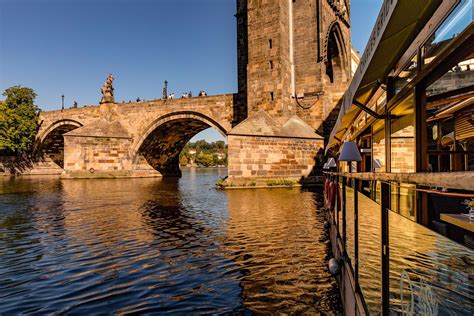 Charles Bridge Terrace And Restaurant Prague Úvod