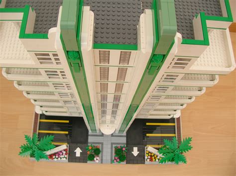 an extension to Grrr's mind...: Another Miami hotel in Lego