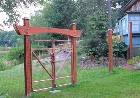 Deer fence ideas – why do you need one and how to choose it?