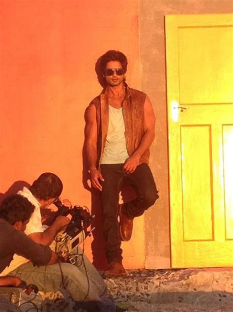 Hot Body Shirtless Indian Bollywood Model Actor Shahid Kapoor